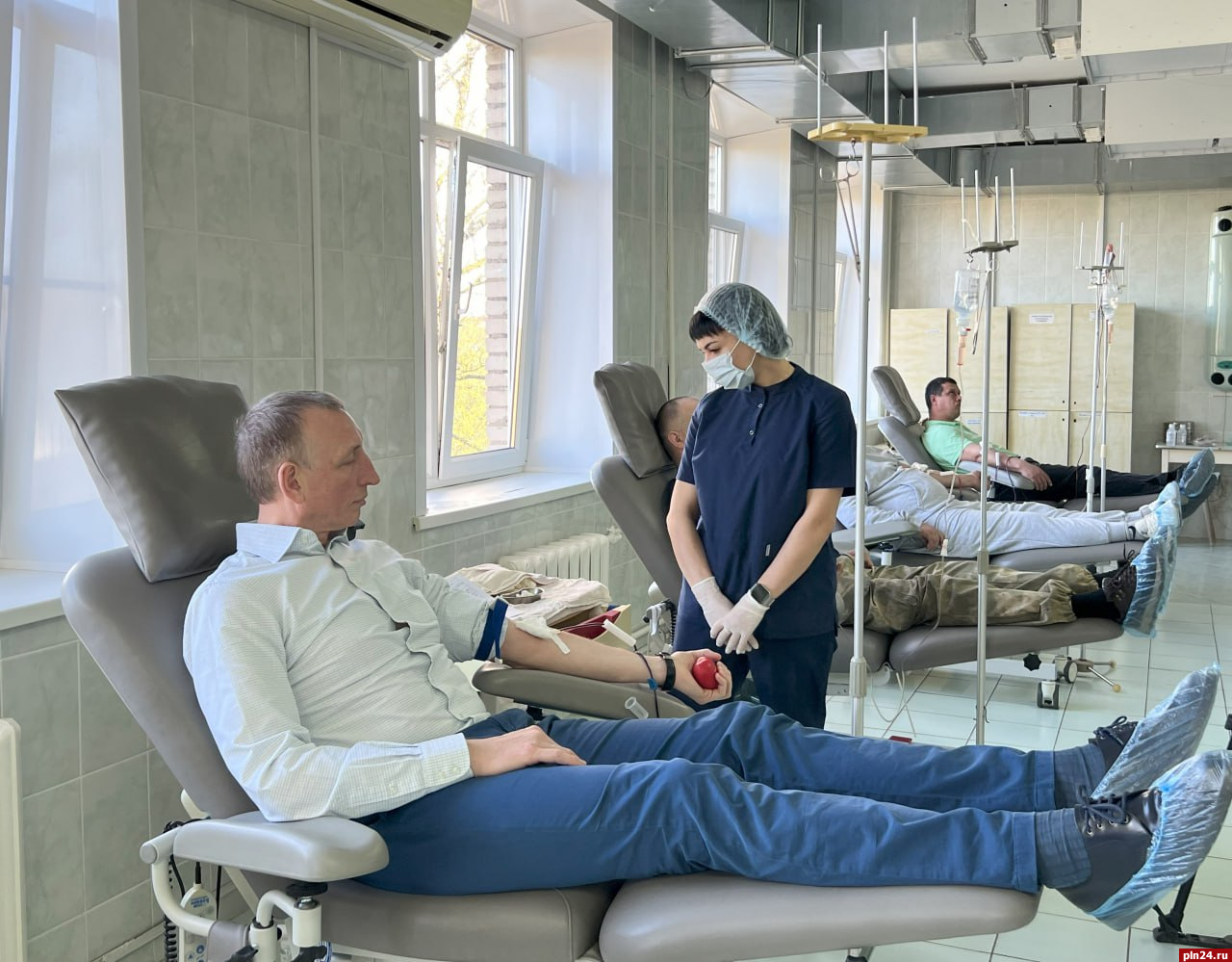 Александр Козловский сдал кровь в рамках акции в преддверии Национального дня донора