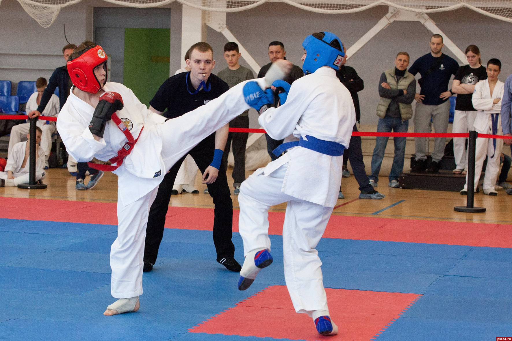 Почти 30 комплектов медалей разыграли на Кубке по рукопашному бою в Пскове