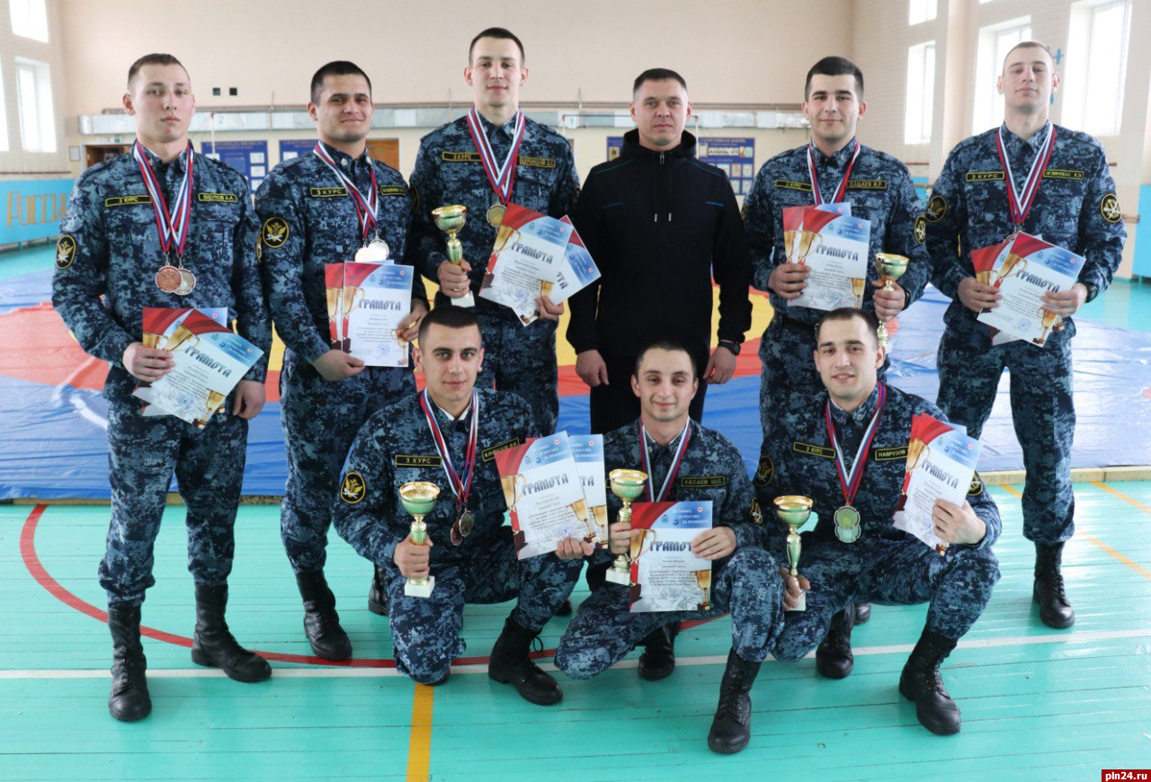 Псковские курсанты завоевали 15 медалей на соревнованиях по самбо