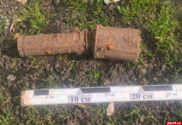 Артснаряд нашли в 30 метрах от железной дороги в Великолукском районе