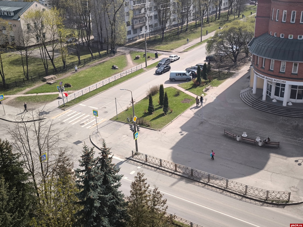 Светофоры снова не работают на улицах Розы Люксембург и Максима Горького в Пскове