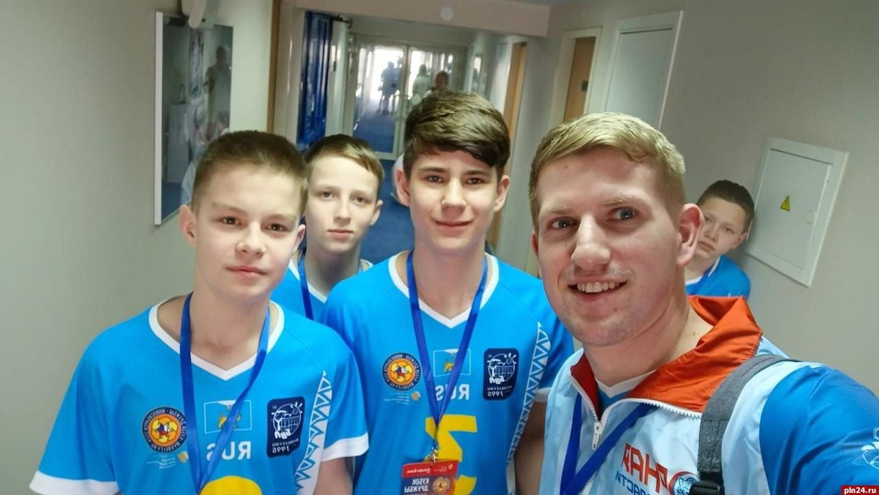 Волейболисты псковской «Бригантины» участвуют в «Кубке дружбы» в Новосибирске
