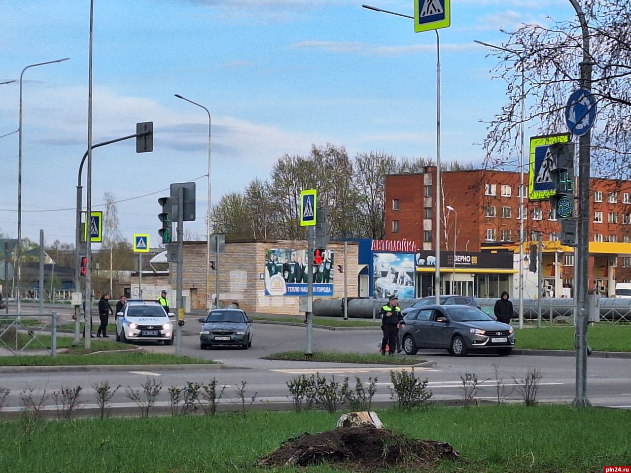Автомобили Lada не разъехались на «кругу» на Запсковье
