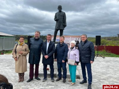 Созданный псковским скульптором памятник открыли в Калуге