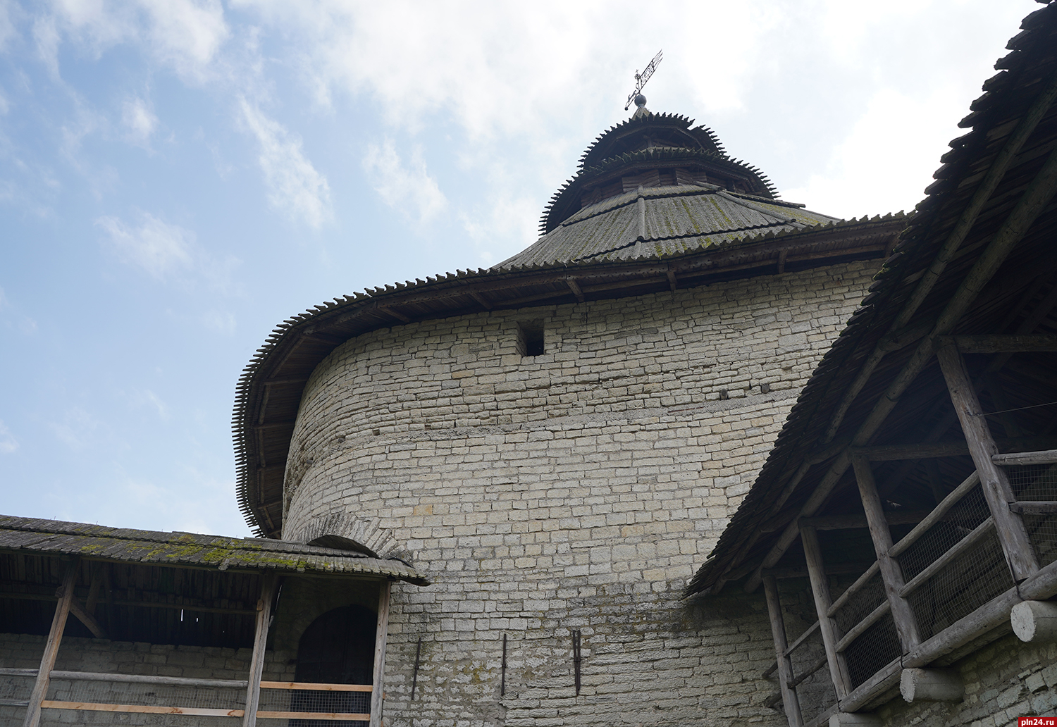 Посмотреть 500-летние храмы приглашает Псковский музей-заповедник
