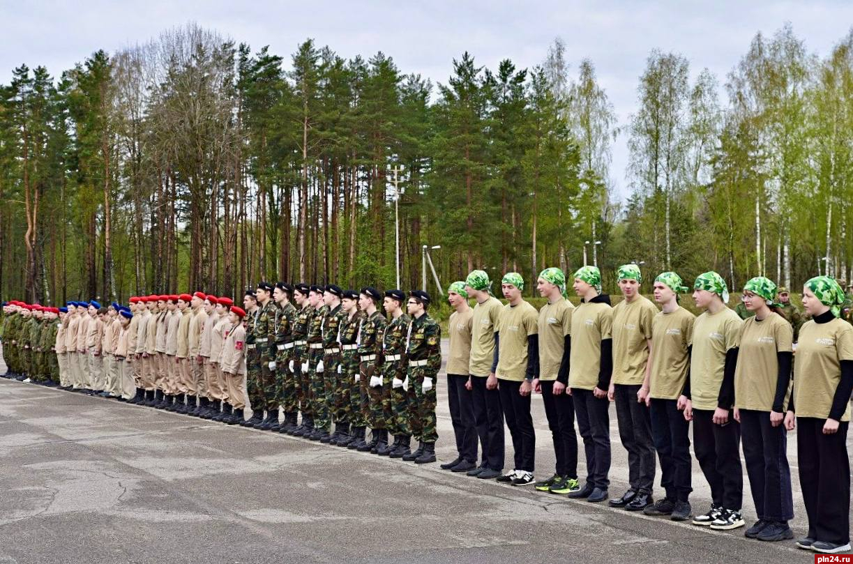 50 школьников приняли участие в военно-спортивной игре «Зарница-2024» в Островском районе