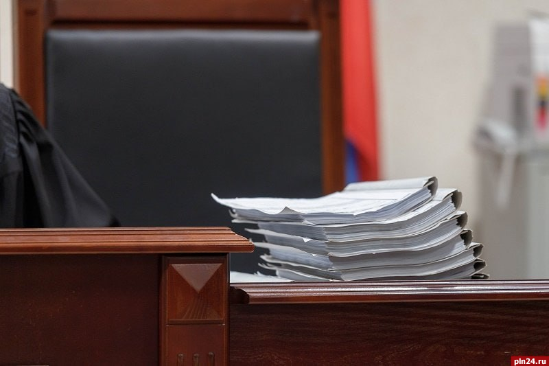 Заявления двух судей о прекращении полномочий удовлетворили в Псковской области