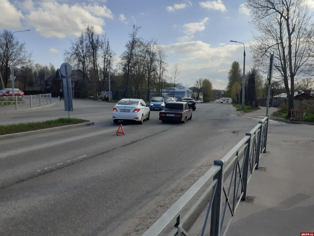 ДТП произошло на перекрестке на Запсковье