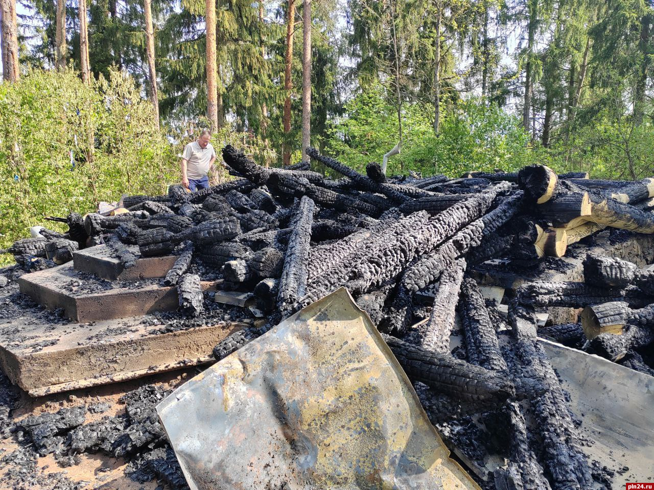 Часовня сгорела на Духовой горе в Псковской области