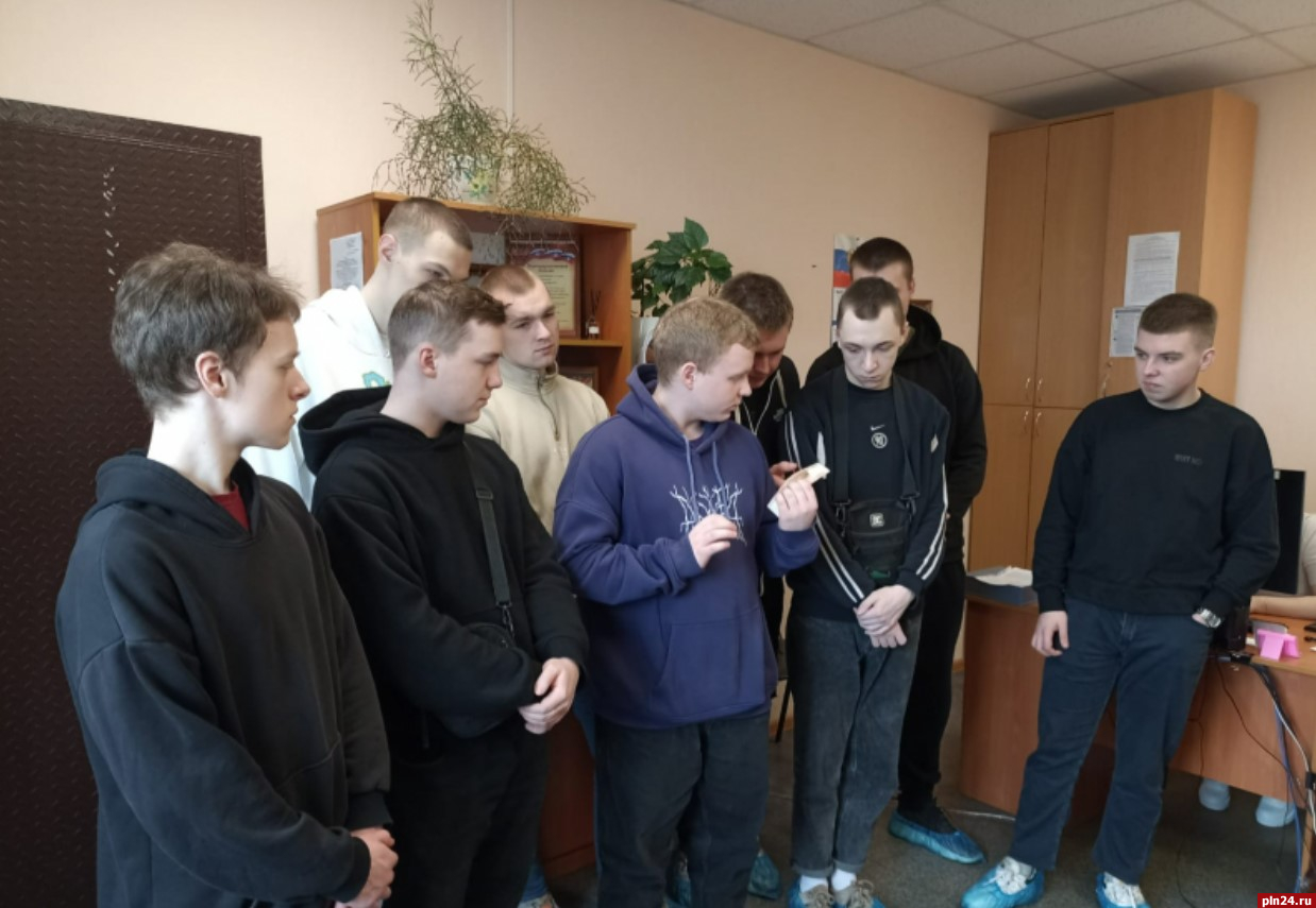 Учащиеся псковского колледжа узнали о работе криминалистов