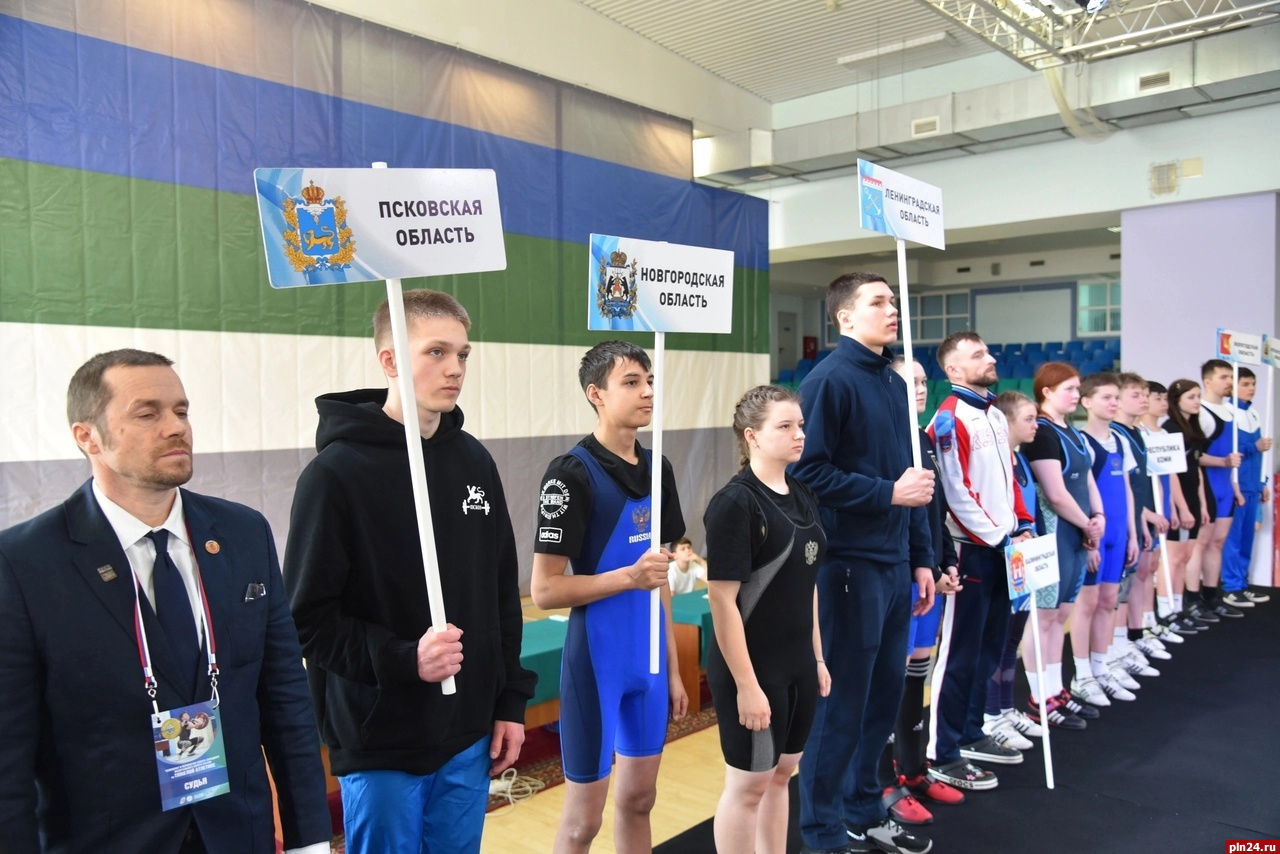 Псковичи успешно выступили на соревнованиях по тяжелой атлетике в Коми