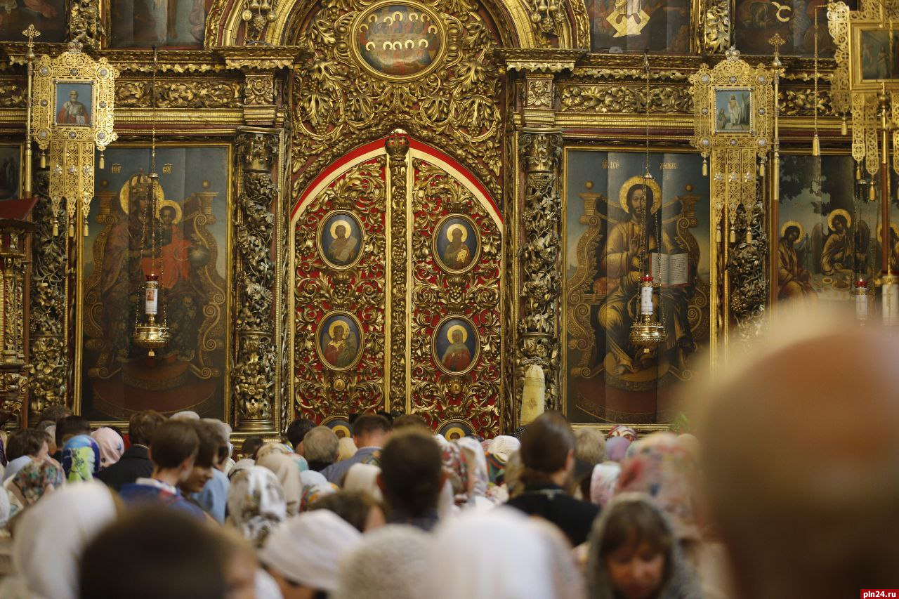 Более 120 богослужений пройдут в Псковской области на Пасху