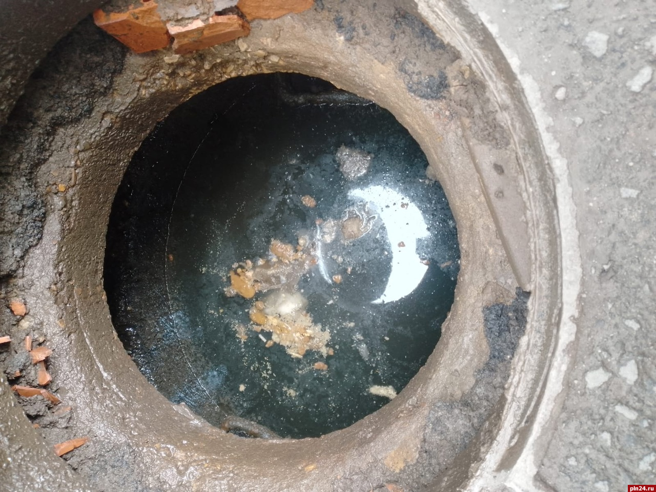 Перегруженный канализационный коллектор планируют переложить на Запсковье