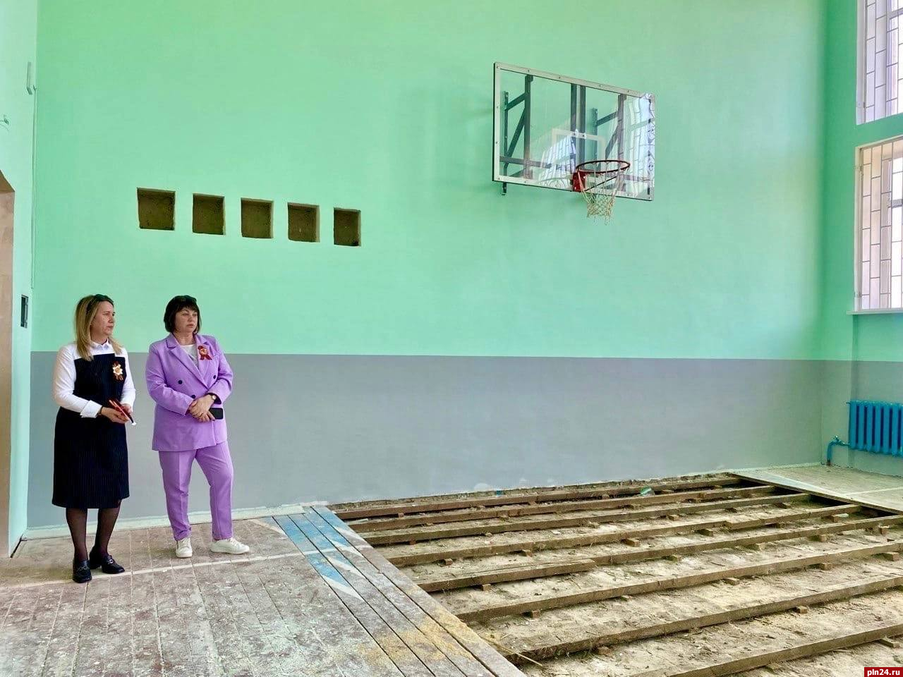 Продолжается ремонт спортивного зала в Стремуткинской средней школе