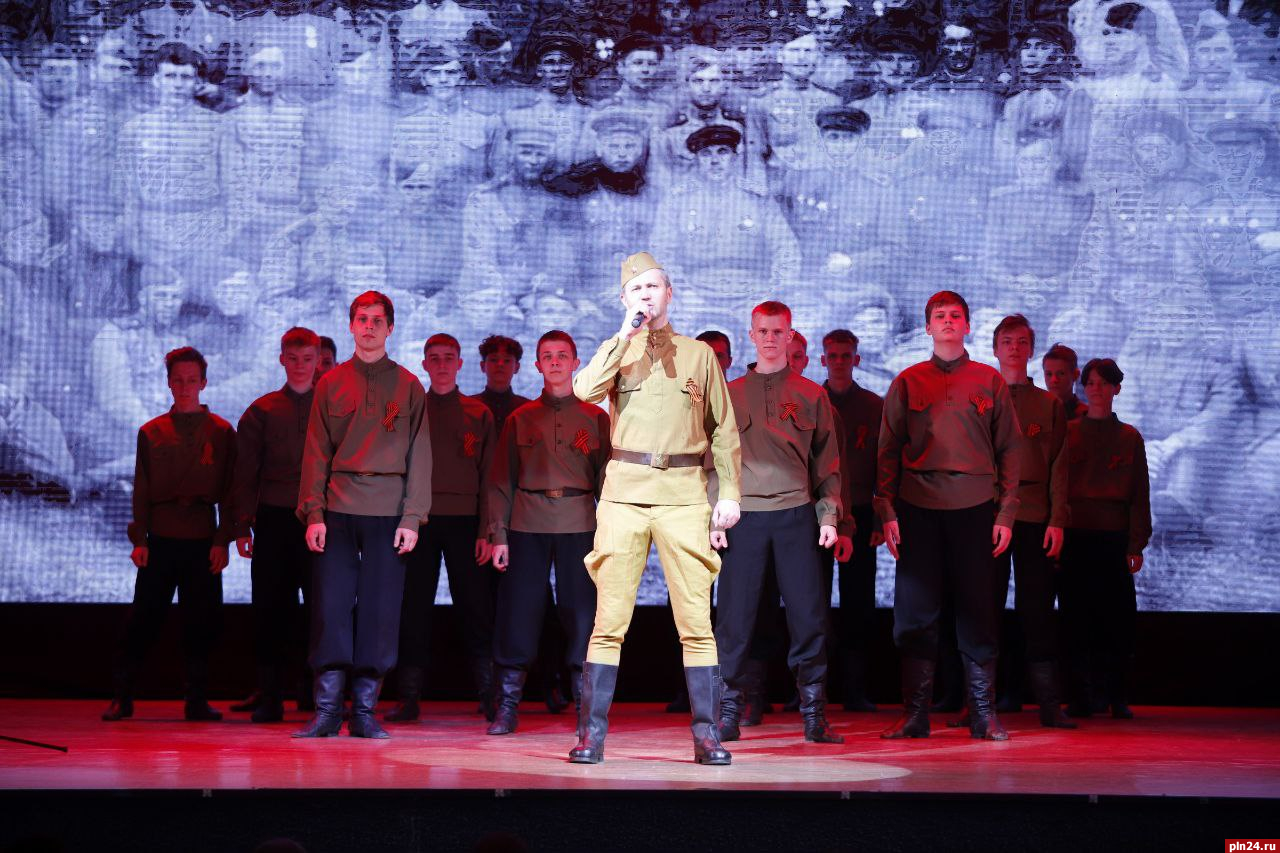 Посвященный Дню Победы концерт проходит в Доме офицеров в Пскове