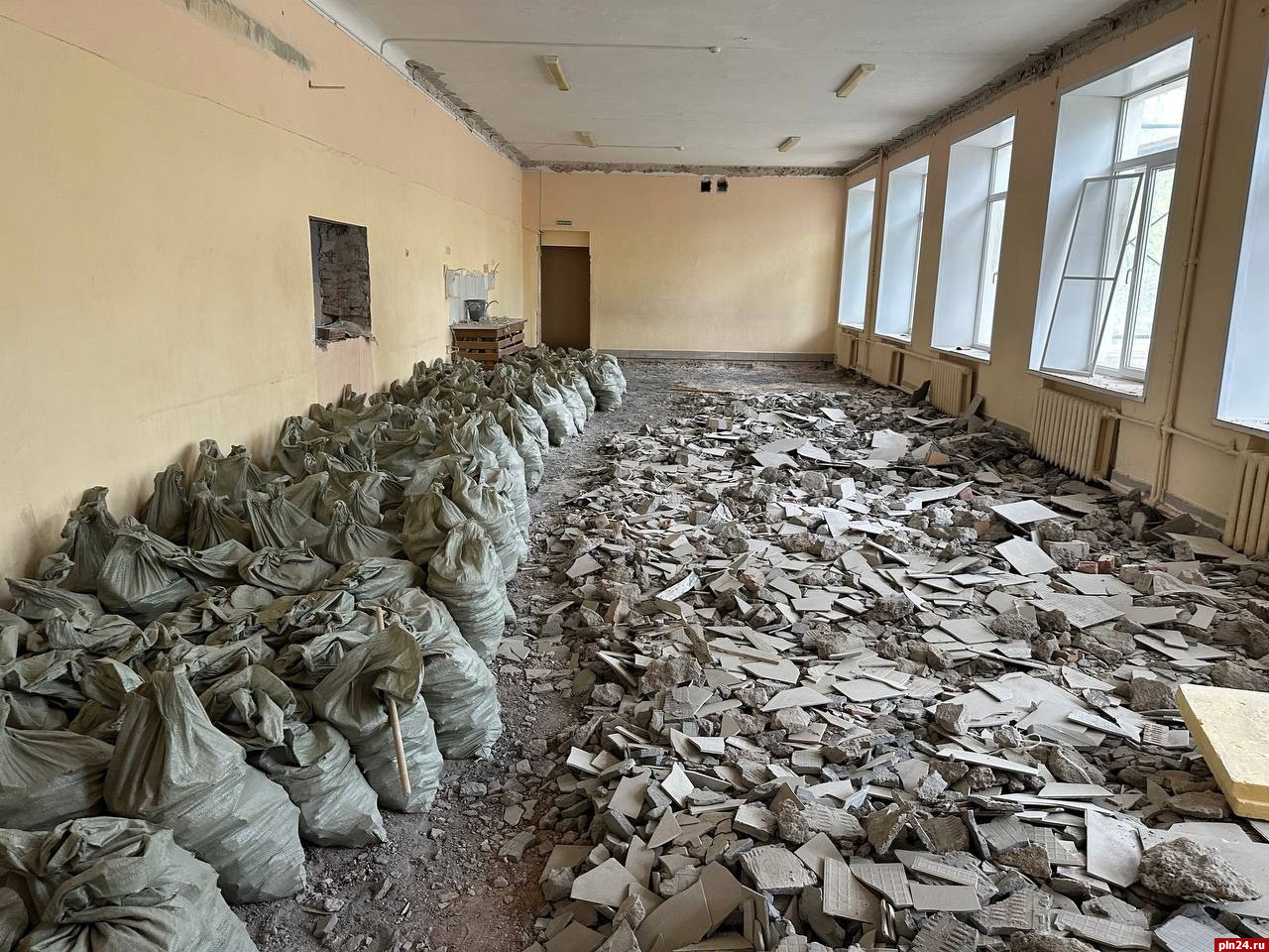 Ремонт школы №2 продолжается в Пскове