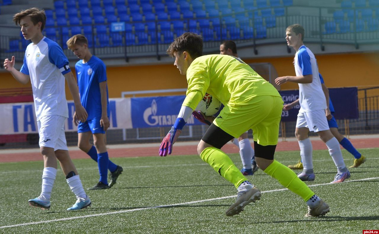 Две команды футбольного клуба «Псков» сыграли вничью с представителями «Ленинградца»