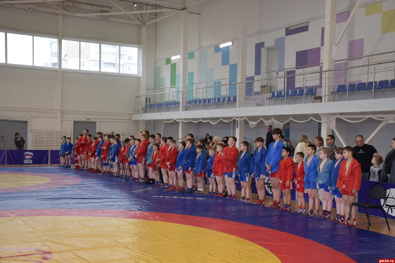 65 самбистов приняли участие в турнире ко Дню Победы в Пскове