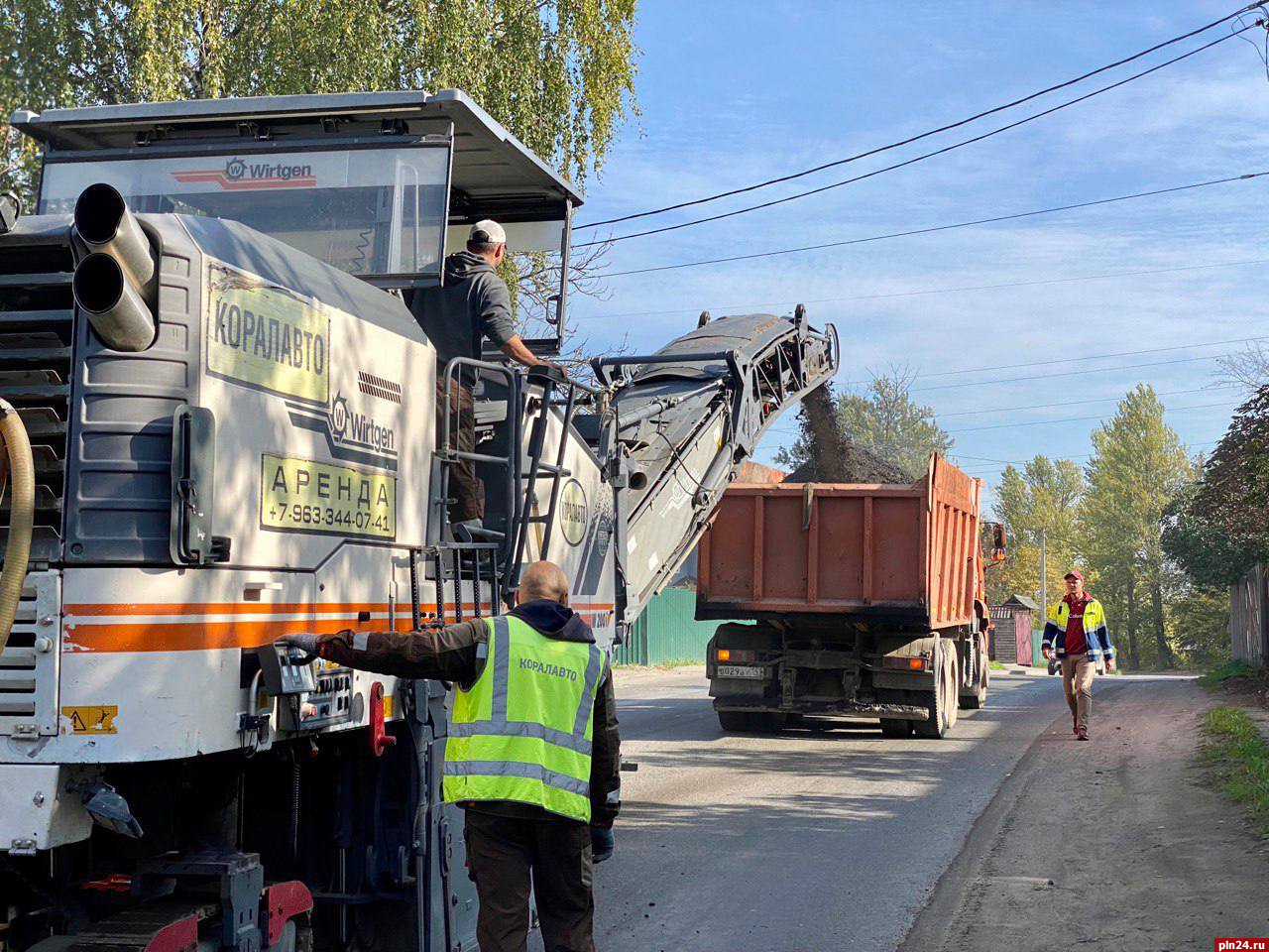 Ямочный ремонт продолжается на дорогах Пскова