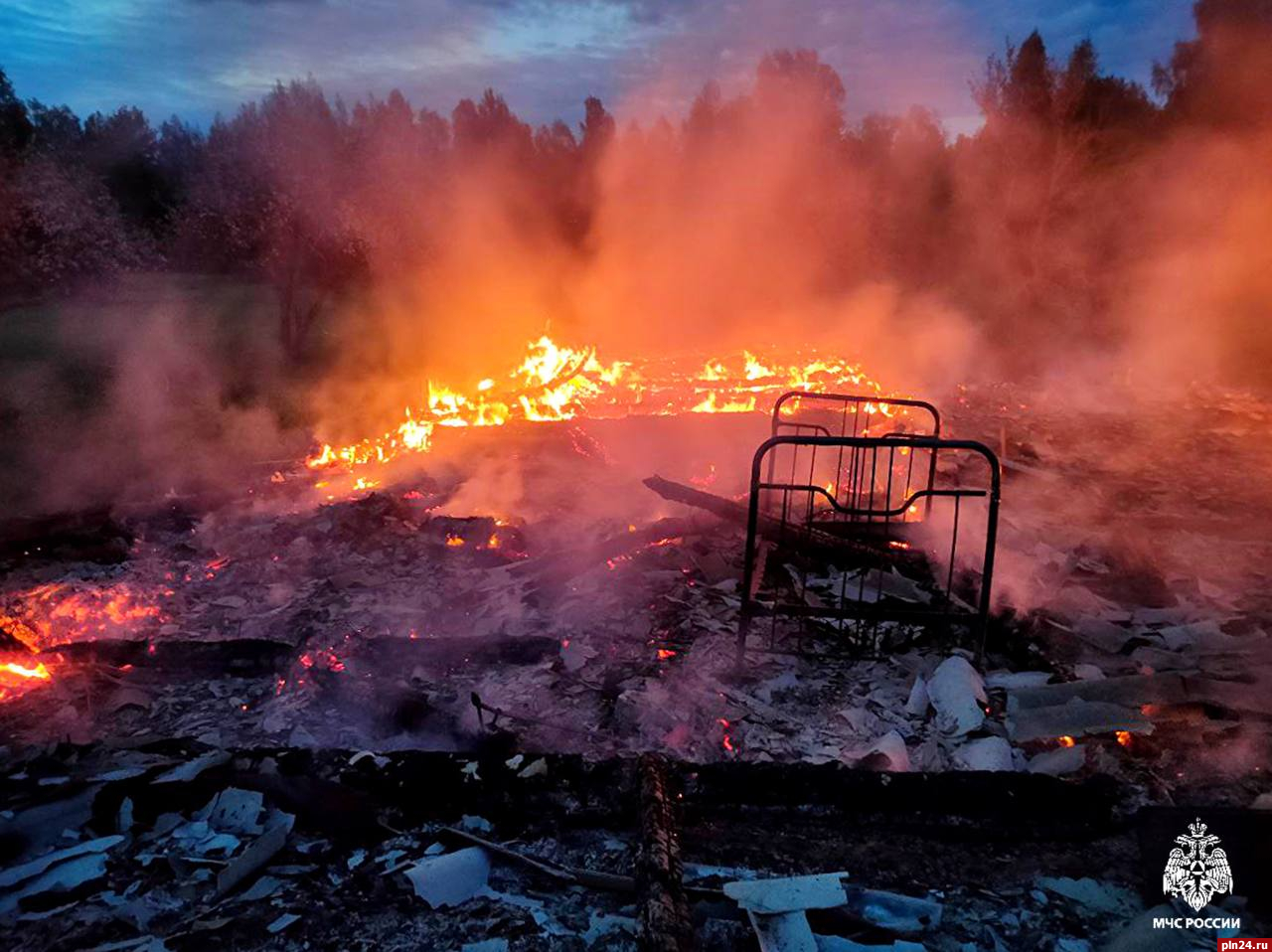 Жилые дома сгорели ночью в Кунье и Красногородском округе