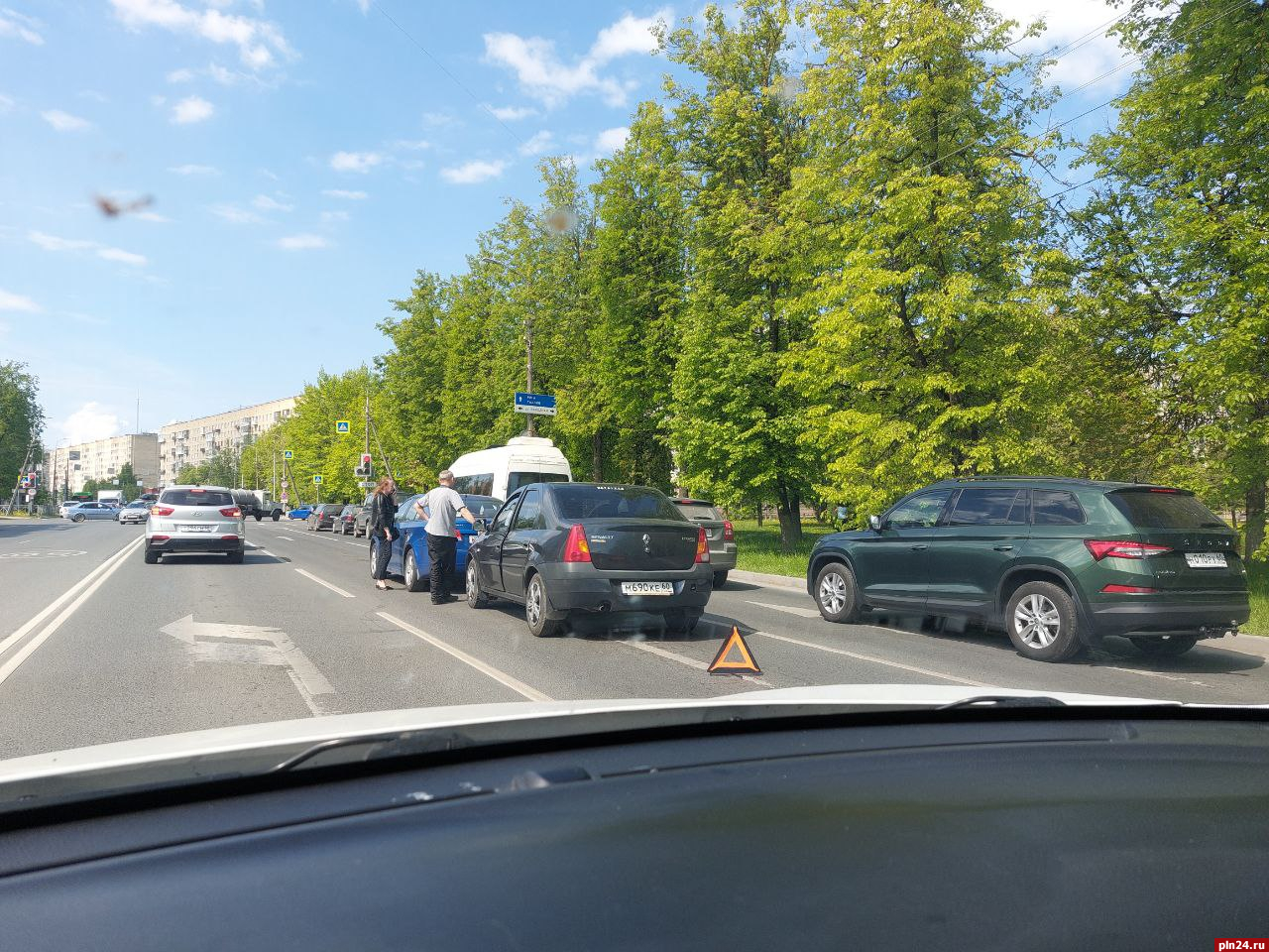 Renault и Chevrolet не разъехались на Рижском проспекте в Пскове