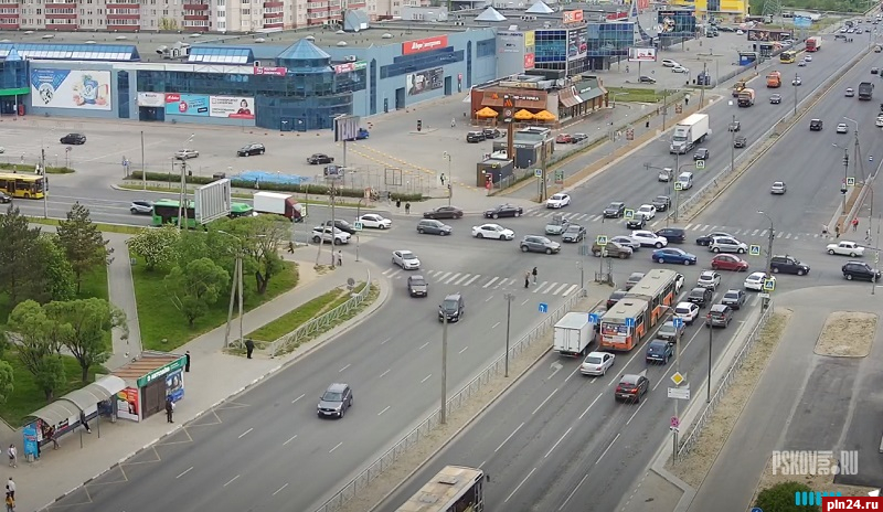 В Пскове не работает светофор на перекрестке Юбилейной и Коммунальной