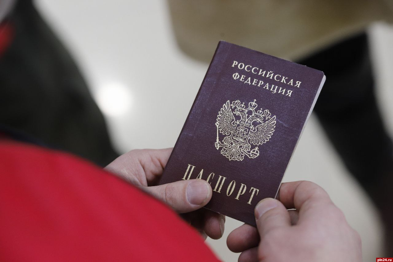 Иностранку в Пскове лишили гражданства РФ за фейковый сертификат о знании языка
