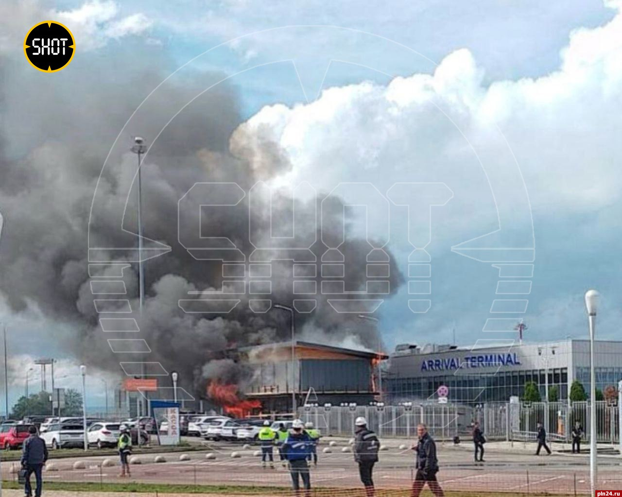 Здание аэропорта загорелось в Минеральных Водах