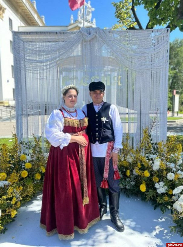 Еще одна пара псковичей сыграла свадьбу на выставке «Россия»