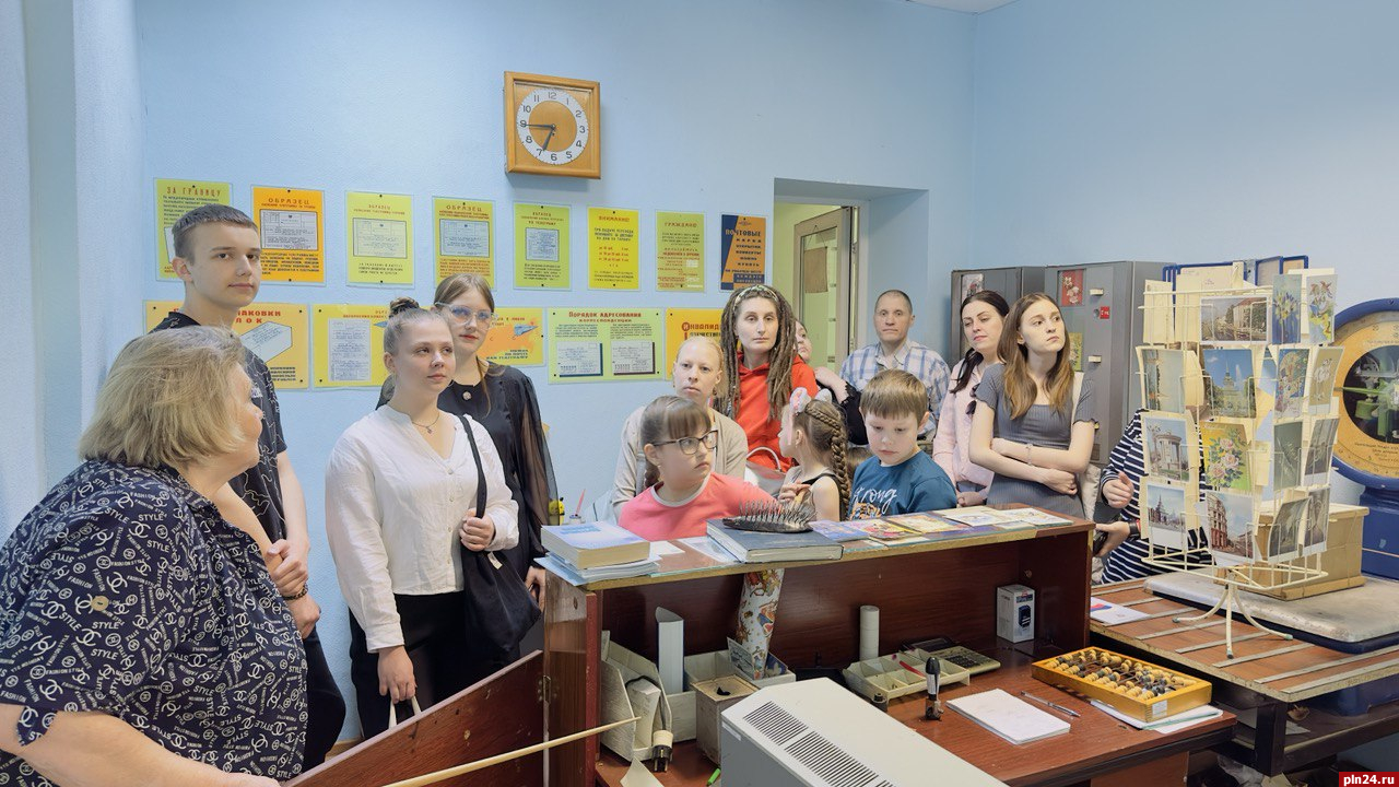 Члены Молодежного совета Псковского облсовпрофа посетили Великолукский почтовый музей