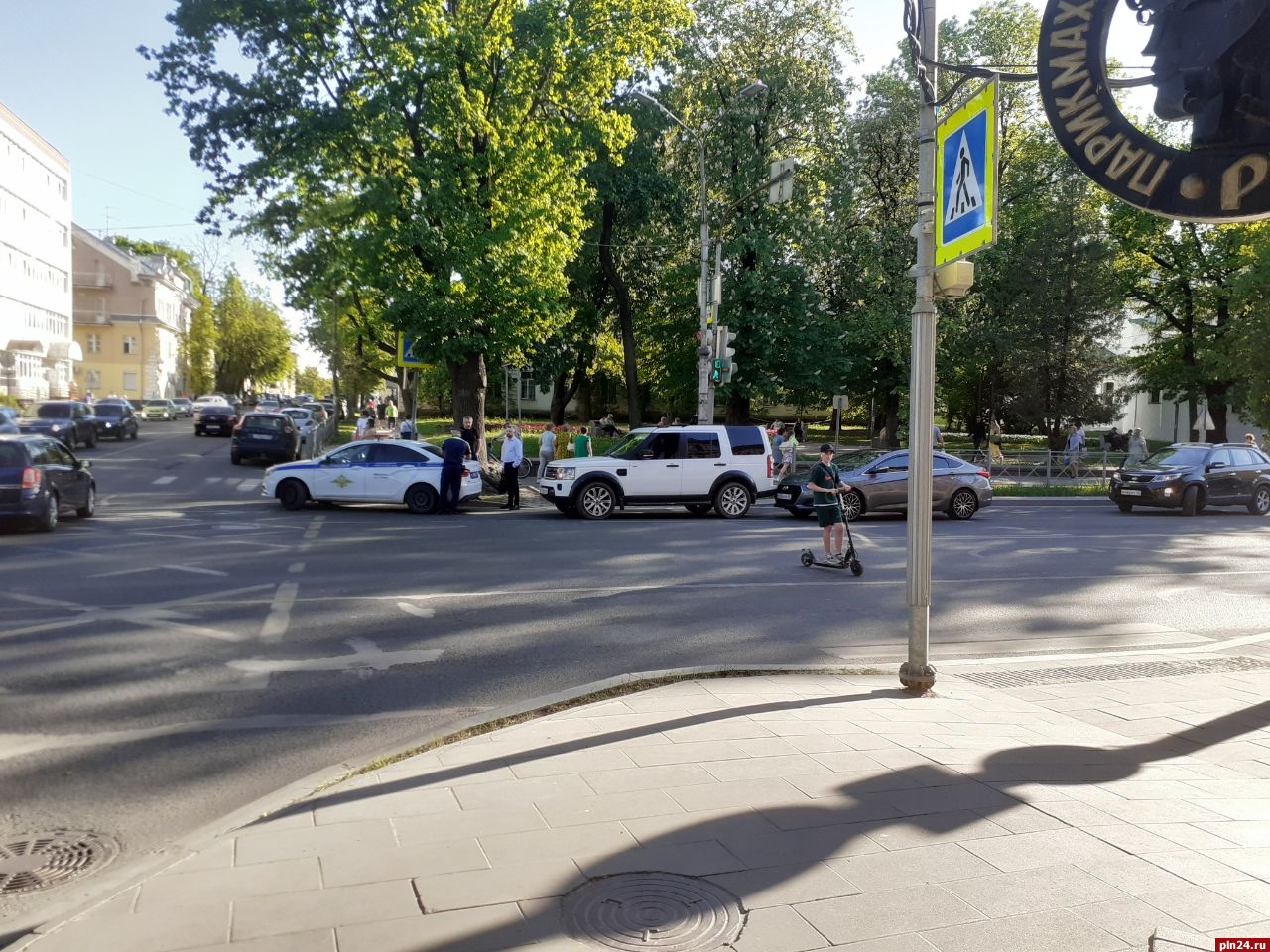 Движение в центре Пскова затруднено из-за ДТП