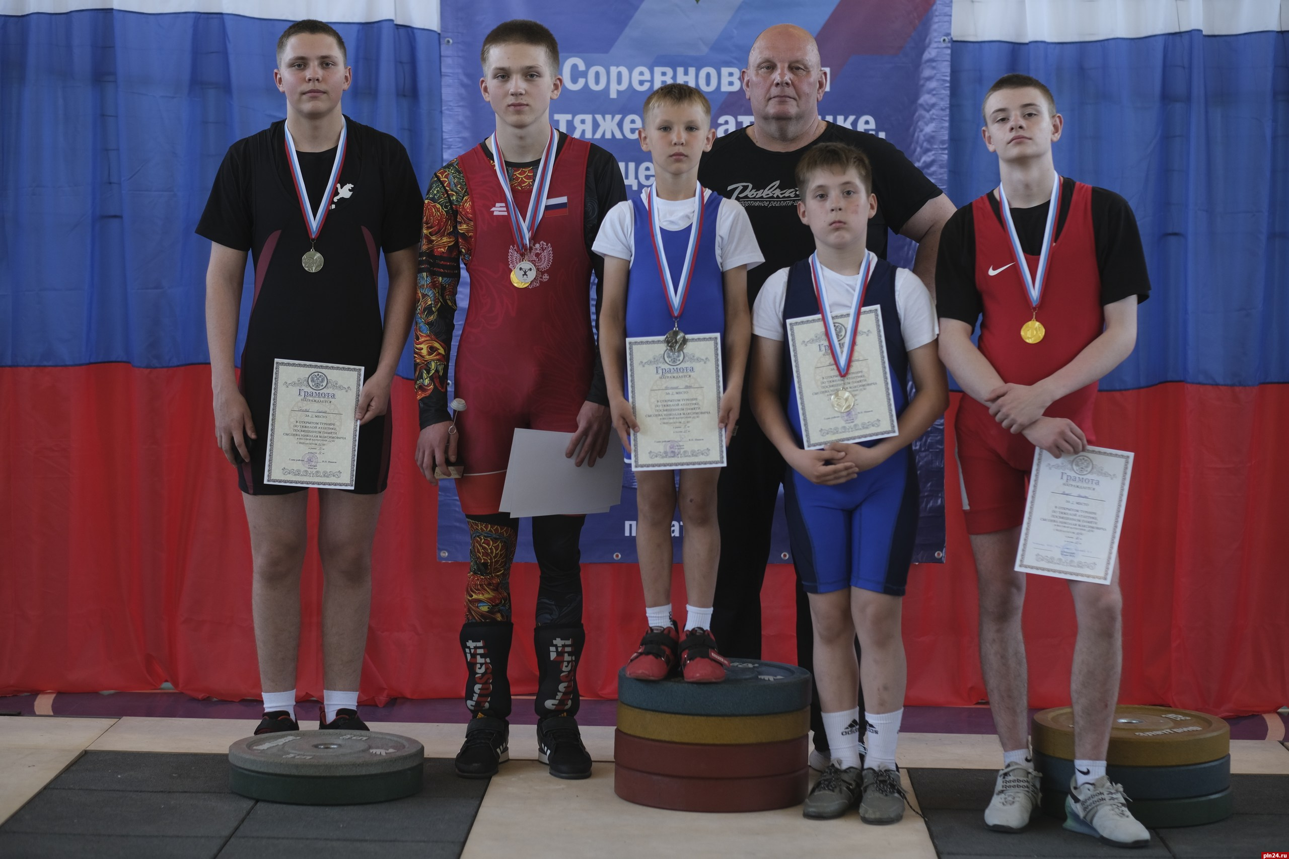 Псковский тяжелоатлет стал абсолютным чемпионом турнира в Новгородской области