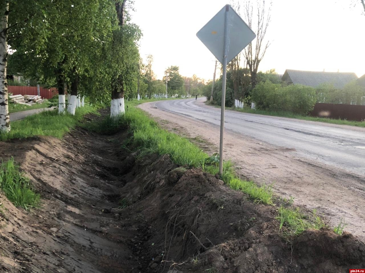 Дорожные ремонты стартовали в Пушкиногорском районе и Новоржевском округе