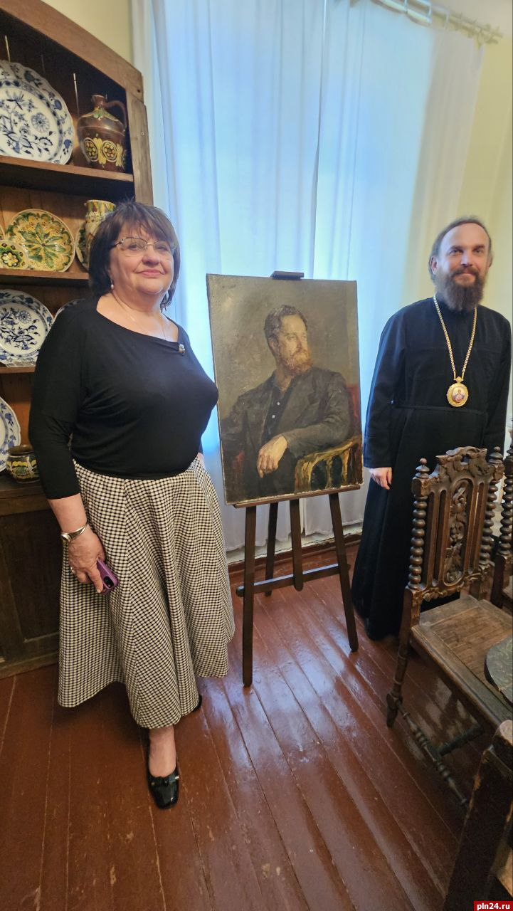 Митрополит Арсений посетил новую выставку в музее-квартире Спегальского