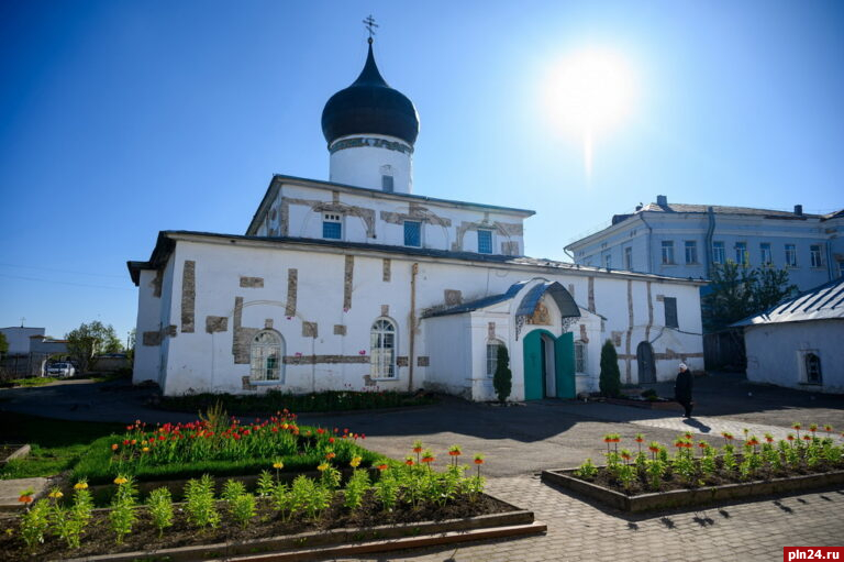 Противоаварийные работы начались в храме Архангелов Михаила и Гавриила (с Городца) в Пскове