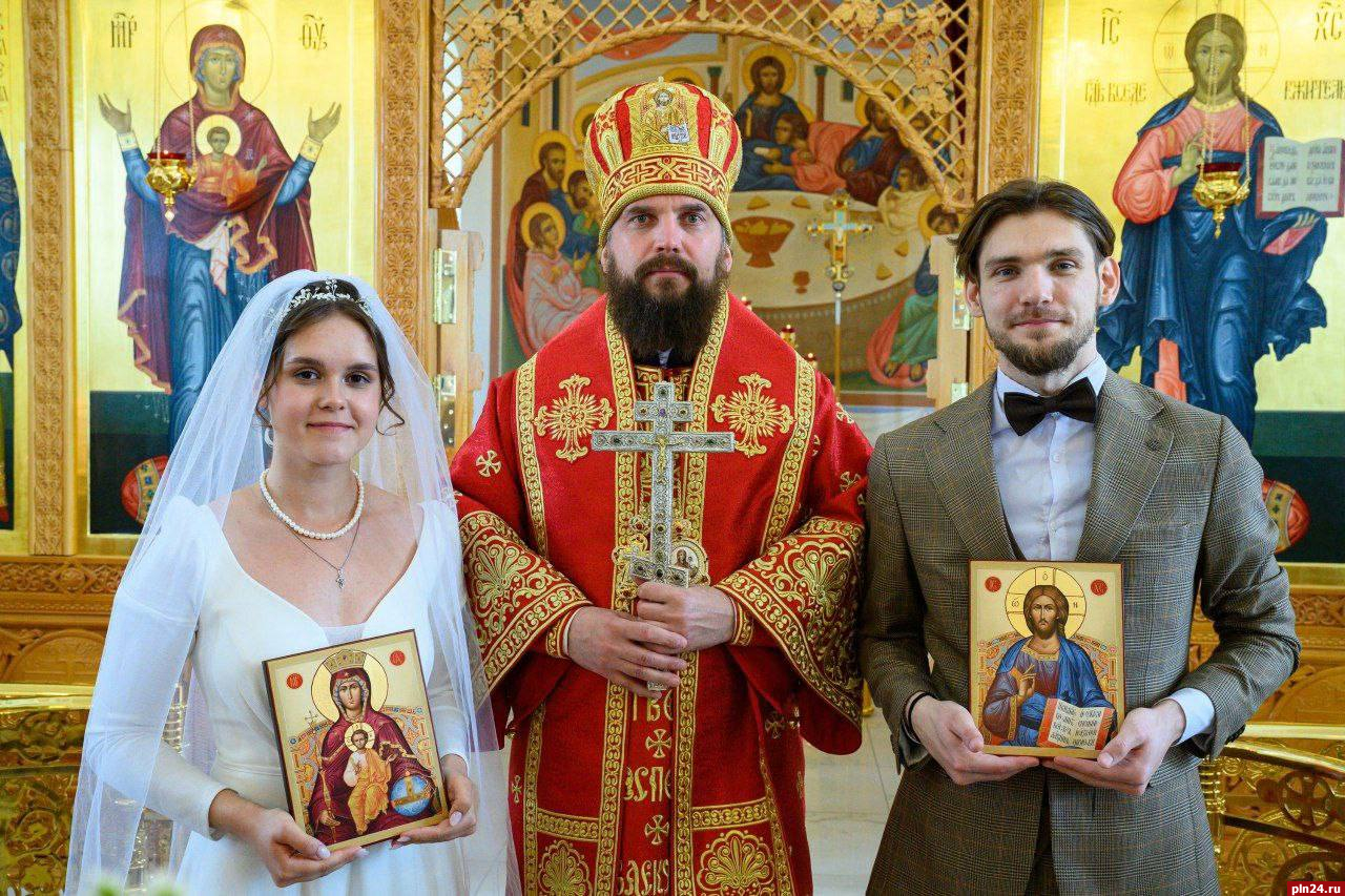 Венчальную литургию совершили в Псково-Печерской духовной семинарии