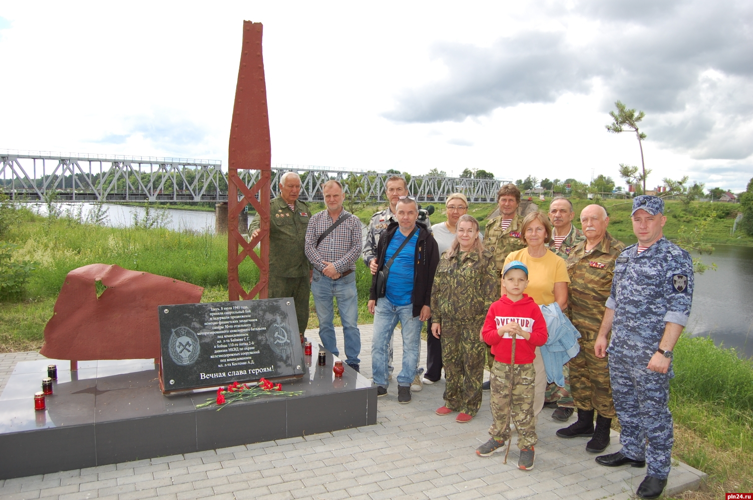 Псковские росгвардейцы встретились с участниками автопробега-ветеранами 33-й бригады
