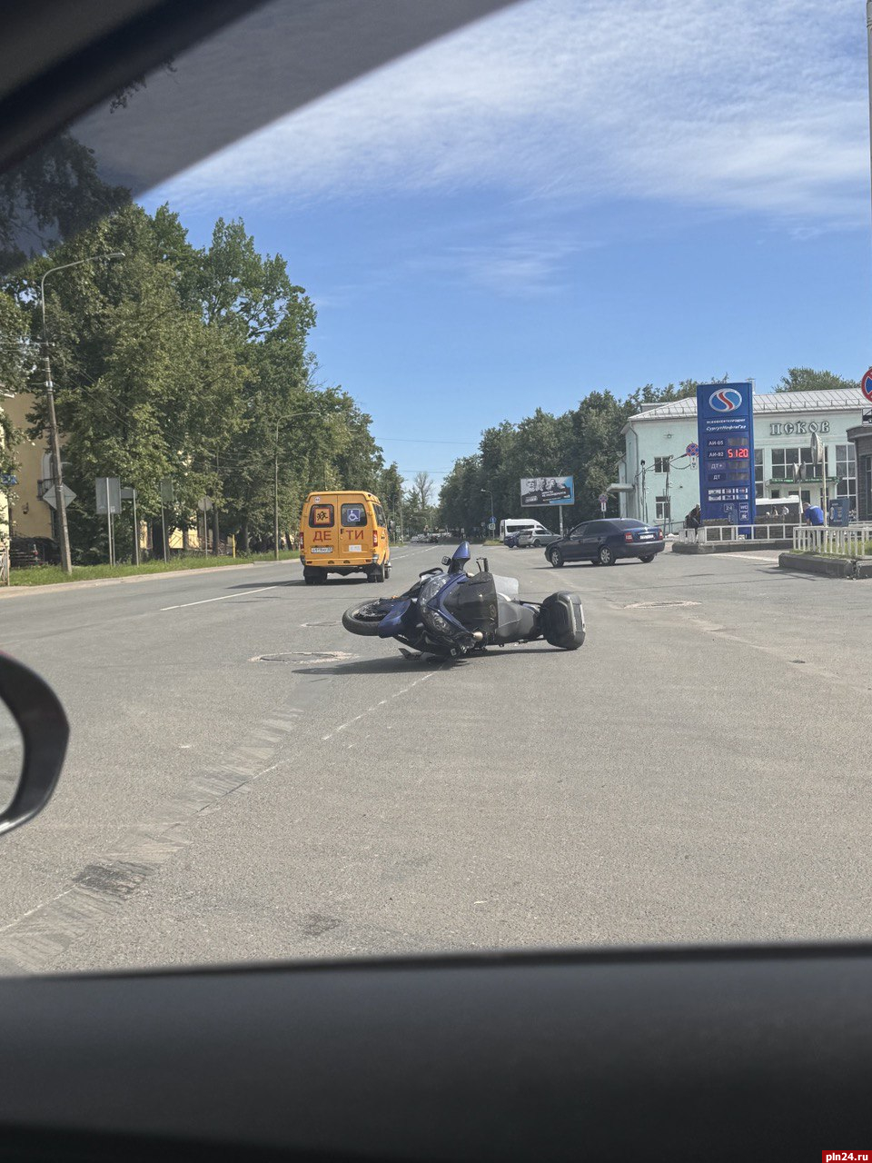 В столкновении мотоцикла с автомобилем в Пскове никто не пострадал