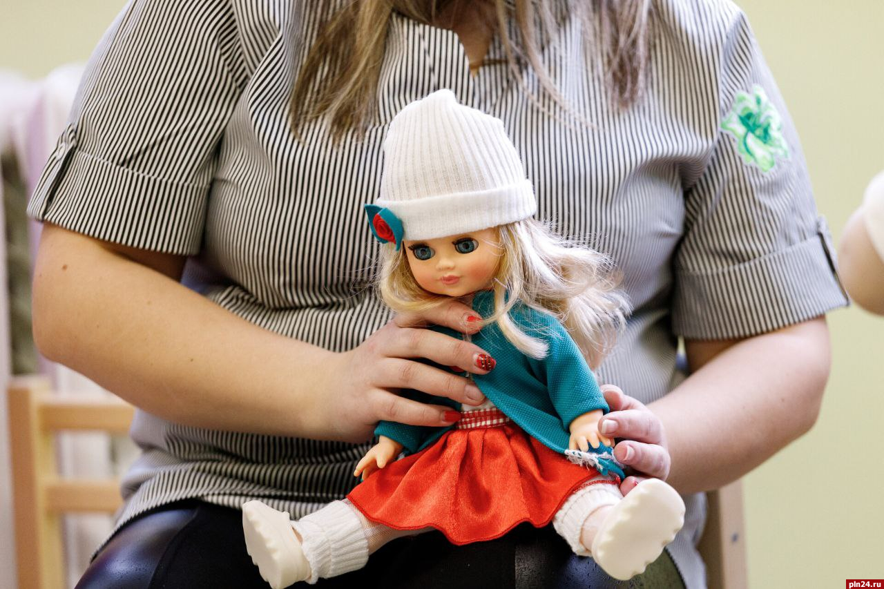 Более 30% матерей в Пскове после декретного отпуска меняют работу или увольняются — опрос