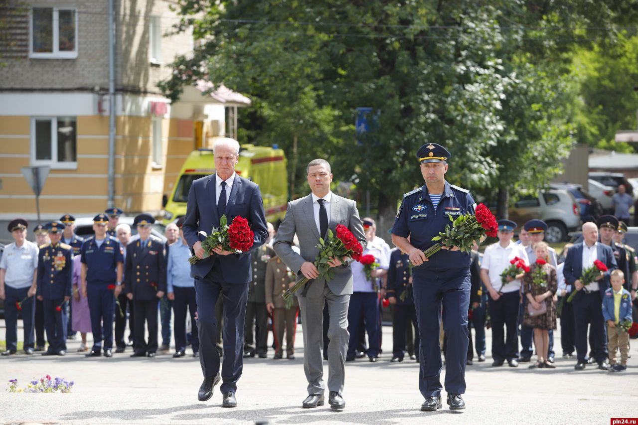 Михаил Ведерников и Александр Котов возложили цветы к Могиле Неизвестного солдата