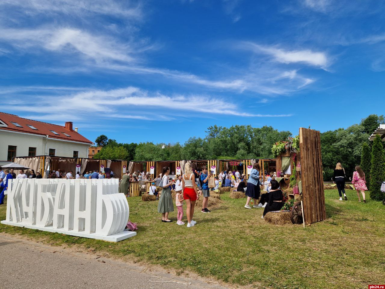 Второй день эногастрономической ярмарки «Виноград» проходит  в Пскове
