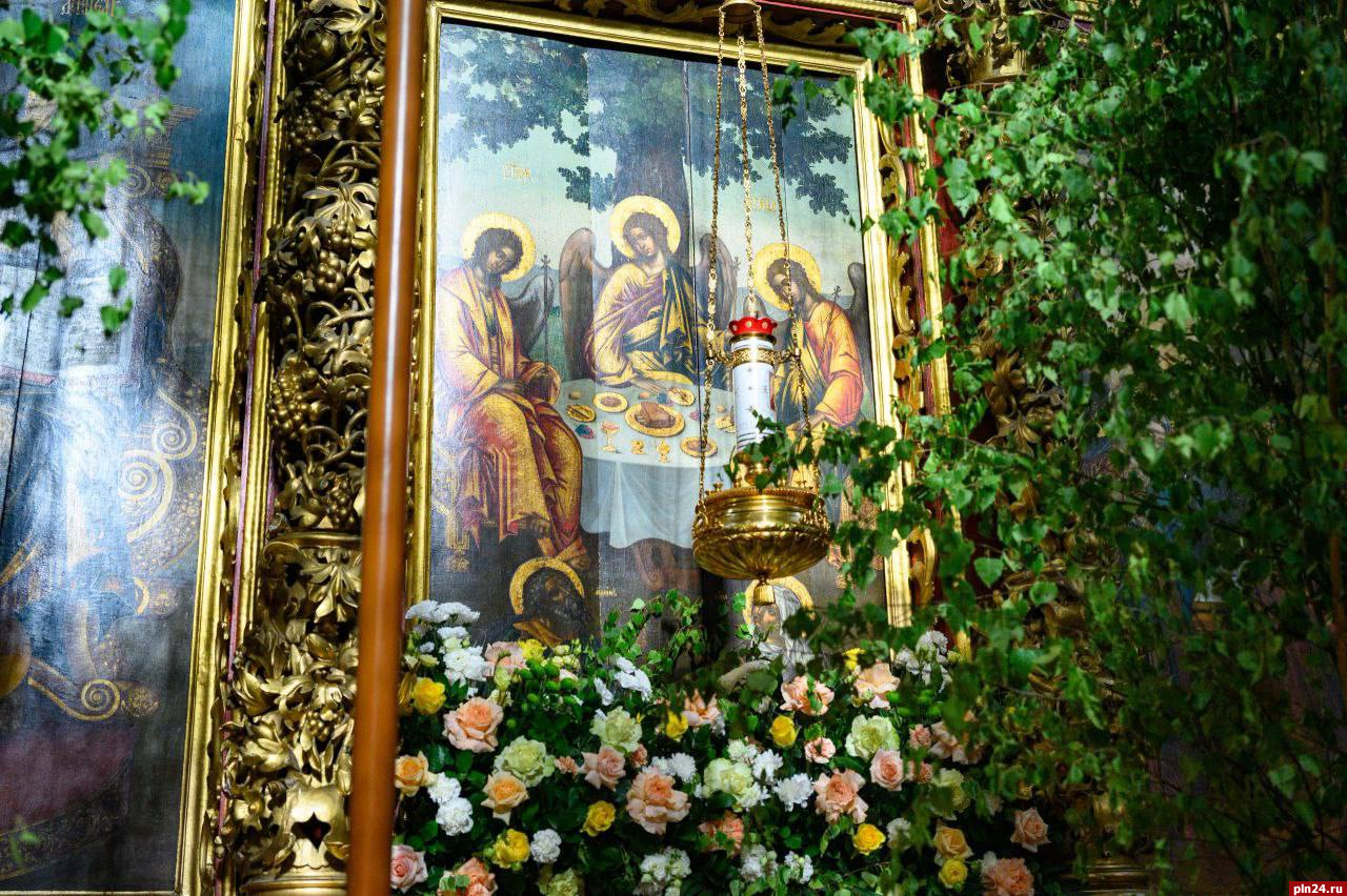 Борис Елкин поздравил православных с праздником Святой Троицы