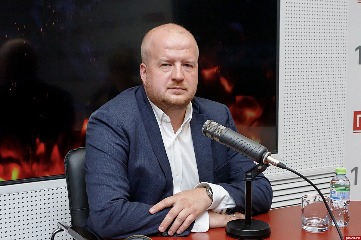 Борис Елкин: Ускоряем процесс нанесения разметки в Пскове