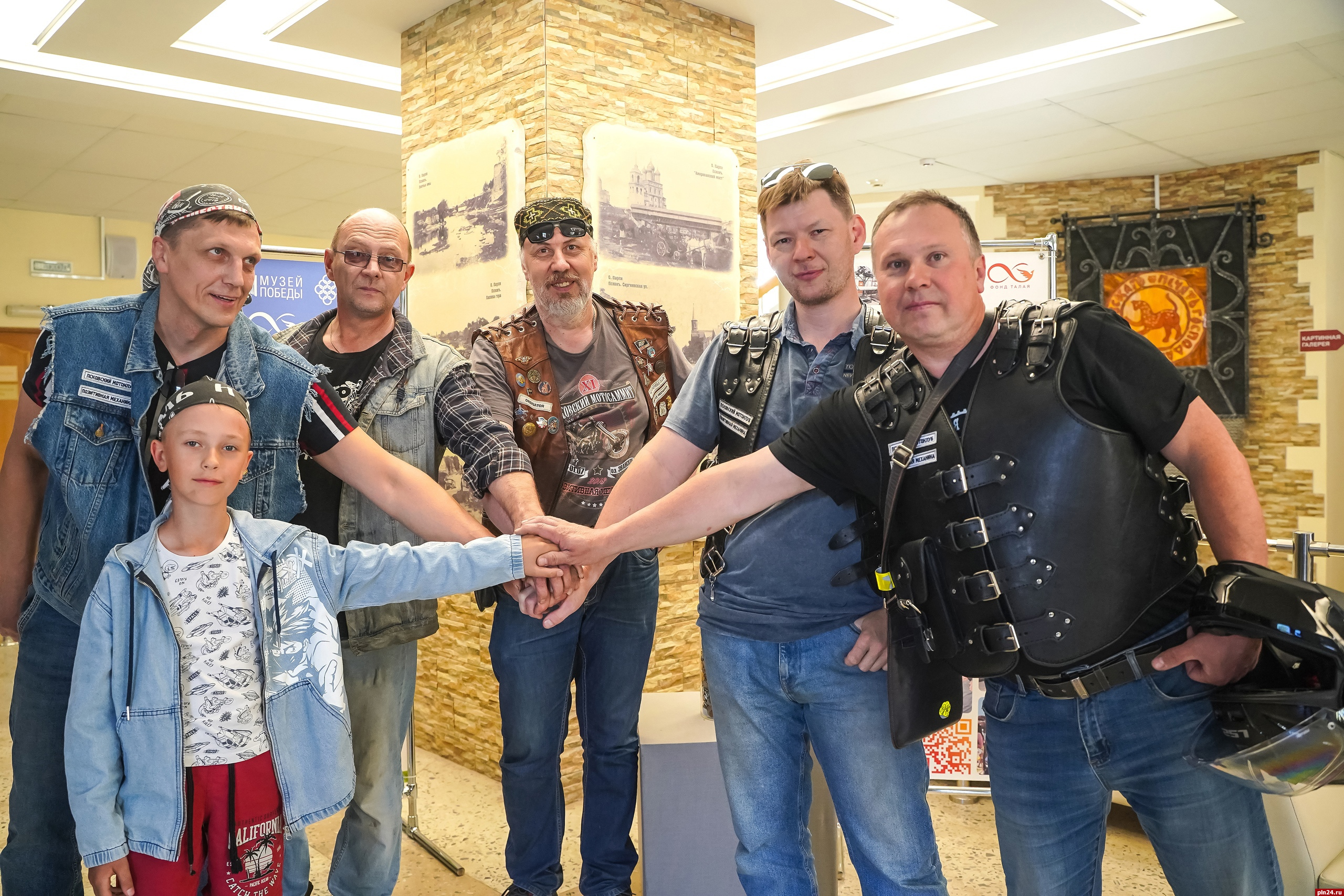 Псковские байкеры приняли участие во Всенародной акции в Псковском музее