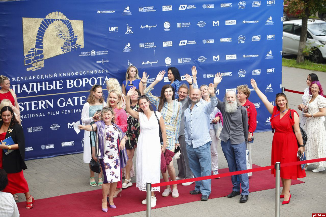 Церемония закрытия фестиваля «Западные ворота» проходит в Пскове