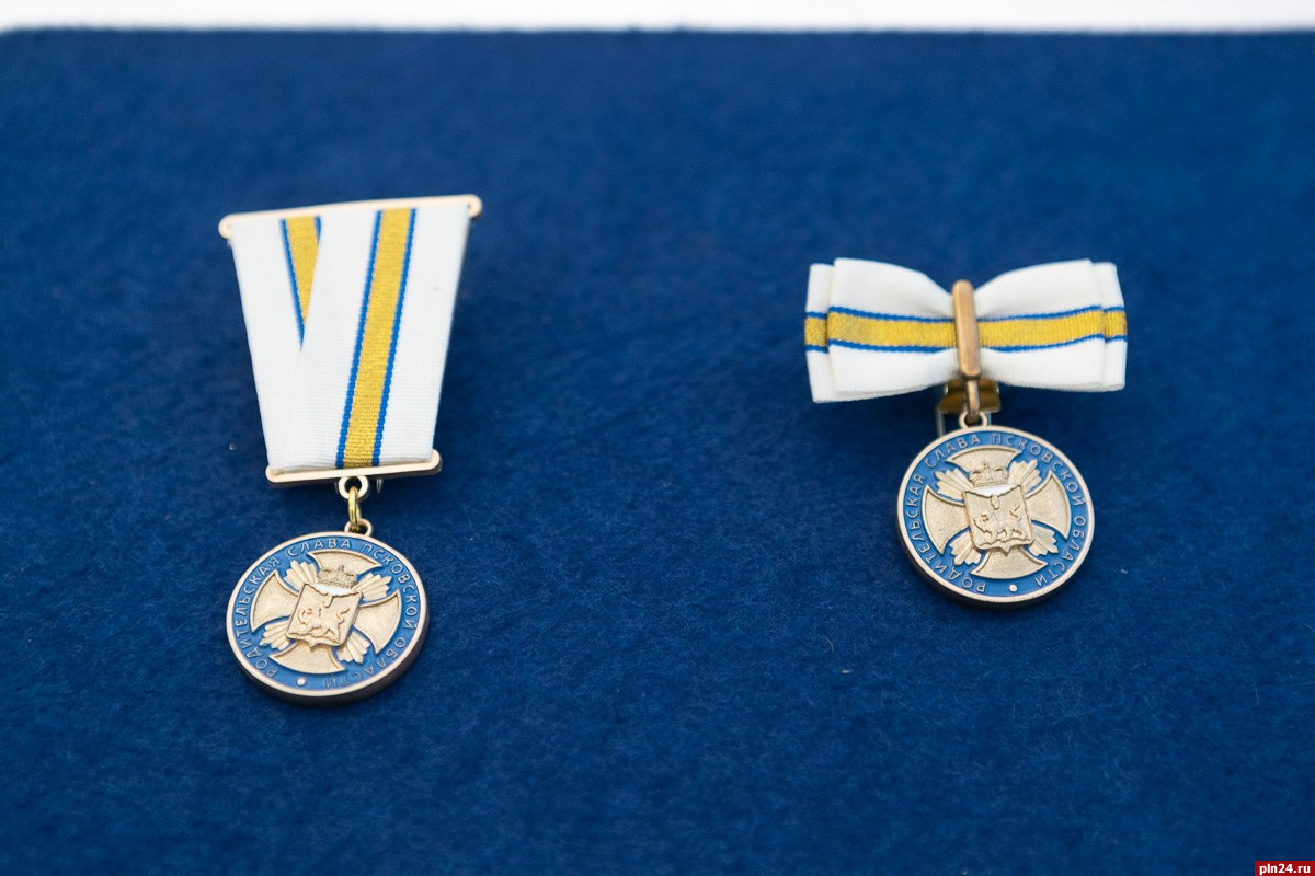 Многодетной семье росгвардейца вручили медаль «Родительская слава Псковской области»