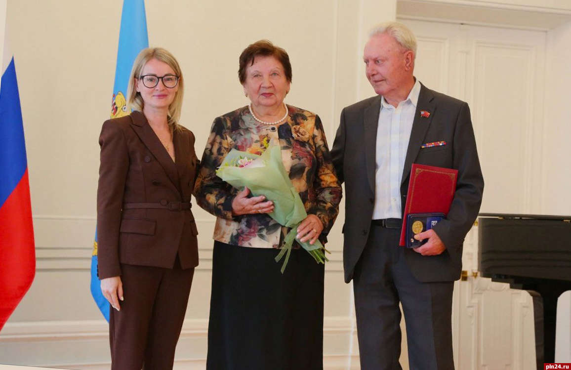 Семью Дитрихов в Пскове наградили медалью «За любовь и верность»