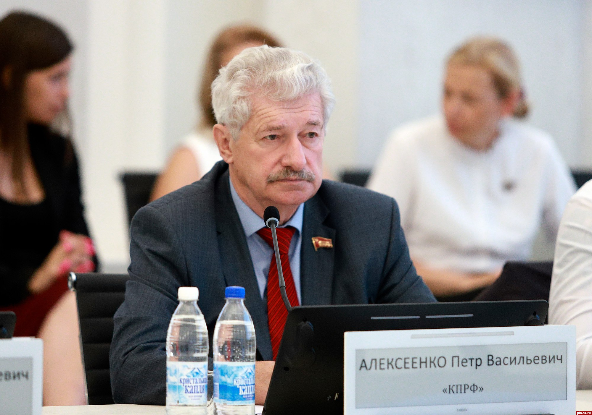 Пётр Алексеенко предложил установить в «Моглино» зарплату не ниже средней по региону