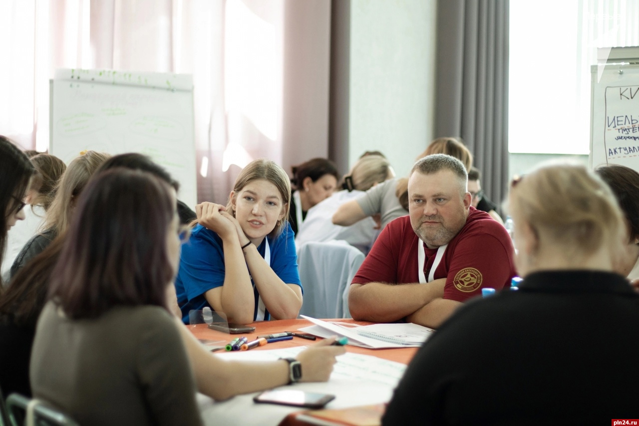 Команда псковского «Движения первых» проходит обучение по работе с молодежью