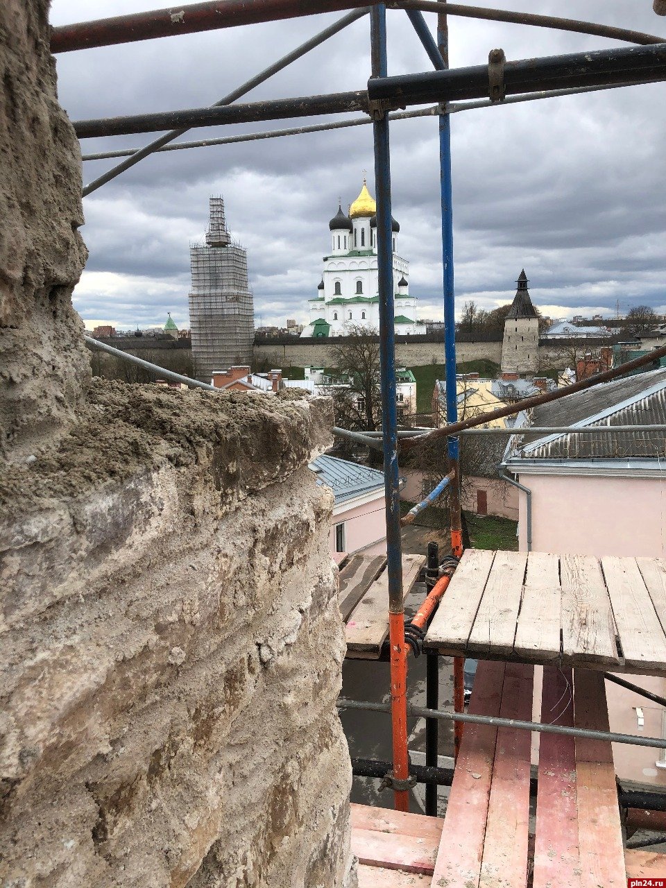 В отреставрированной звоннице псковского храма откроется выставка
